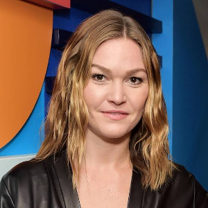 celebrity Julia Stiles